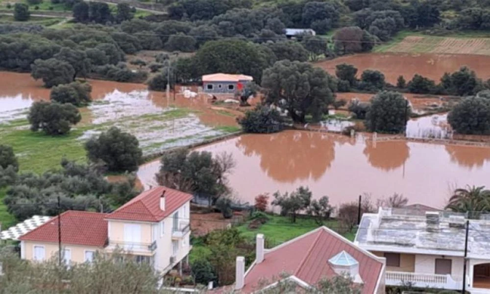 Πλημμυρισμένη παραμένει εδώ και 48 ώρες η Κεφαλονιά - Αποκλεισμένα σπίτια και κάμποι που έγιναν λίμνες